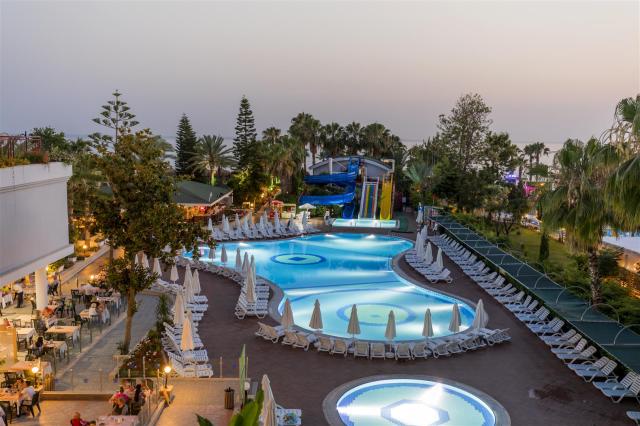 HOLIDAY PARK RESORT - Bazény - Venkovní bazén