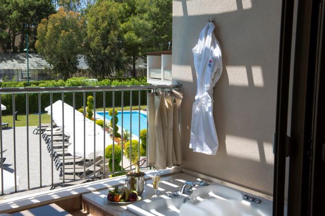 BARUT HEMERA - Pokoje - DELUXE ROOM WITH JACUZZI ON BALCONY