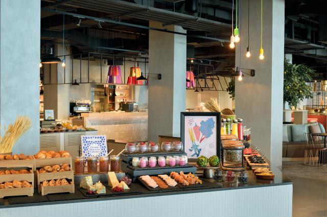 MOVENPICK RESORT AL MARJAN ISLAND - Restaurace - The Market