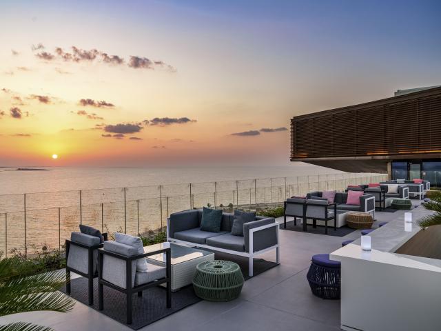 MOVENPICK RESORT AL MARJAN ISLAND - Bary - Neo Sky Bar