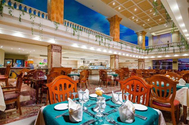 TITANIC PALACE & AQUA PARK BEACH RESORT - Restaurace - ANTONIO