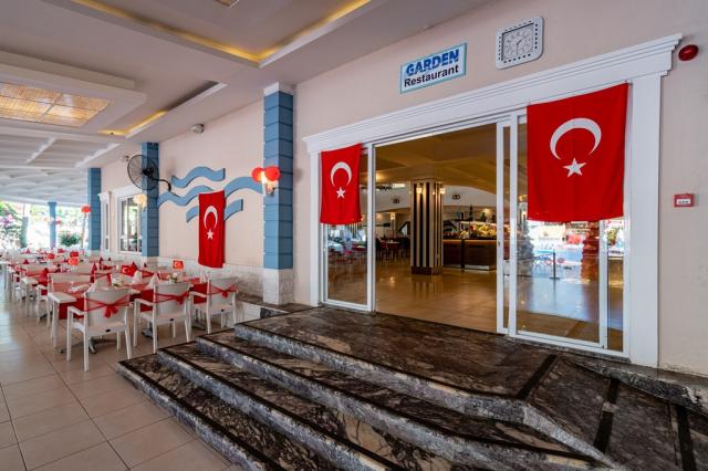 THE GARDEN BEACH HOTEL - Restaurace - MAIN RESTAURANT