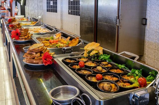 THE GARDEN BEACH HOTEL - Restaurace - MAIN RESTAURANT