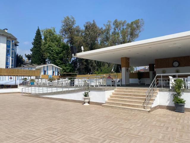 THE GARDEN BEACH HOTEL - Bary - BLUE POOL BAR