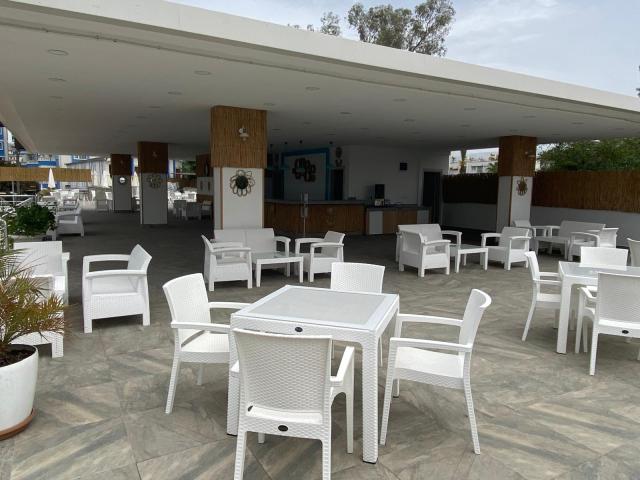 THE GARDEN BEACH HOTEL - Bary - BLUE POOL BAR