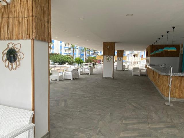 THE GARDEN BEACH HOTEL - Bary - BLUE POOL BAR