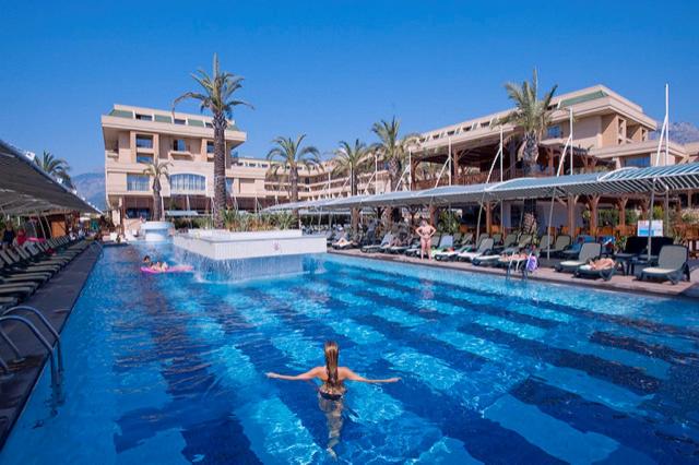 CRYSTAL DE LUXE RESORT & SPA - Bazény - Venkovní bazén