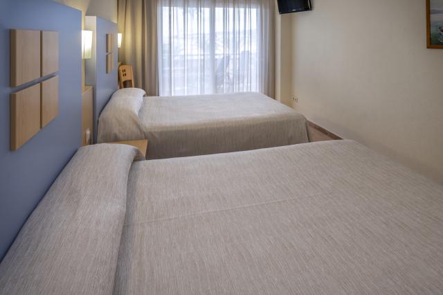 CAPRICI BEACH HOTEL & SPA - Pokoje - QUADRUPLE STANDARD ROOM