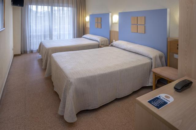 CAPRICI BEACH HOTEL & SPA - Pokoje - QUADRUPLE STANDARD ROOM