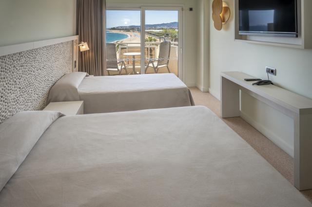 CAPRICI BEACH HOTEL & SPA - Pokoje - QUADRUPLE PRIVELEGE ROOM