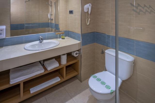 CAPRICI BEACH HOTEL & SPA - Pokoje - QUADRUPLE PRIVELEGE ROOM