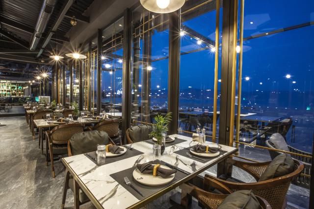 UNIQUE LIFE STYLE HOTEL - Restaurace - LUCKY RESTO-BAR INTERNAT
