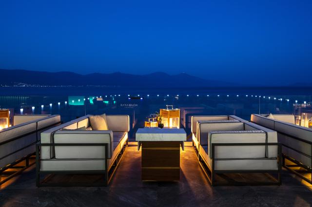 UNIQUE LIFE STYLE HOTEL - Bary - LUCKY LOUNGE CIGAR BAR