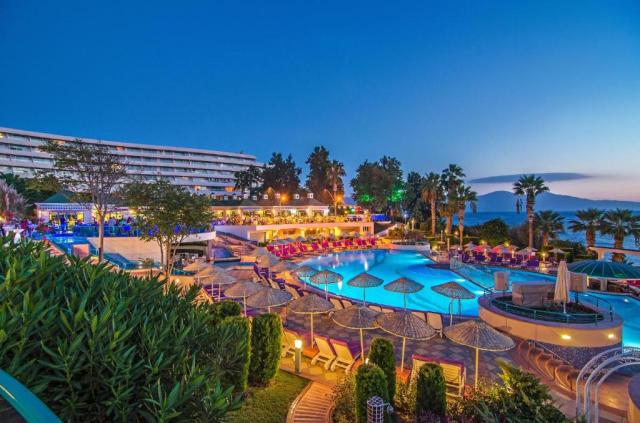THE GRAND BLUE SKY HOTEL - Bazény - Venkovní bazén