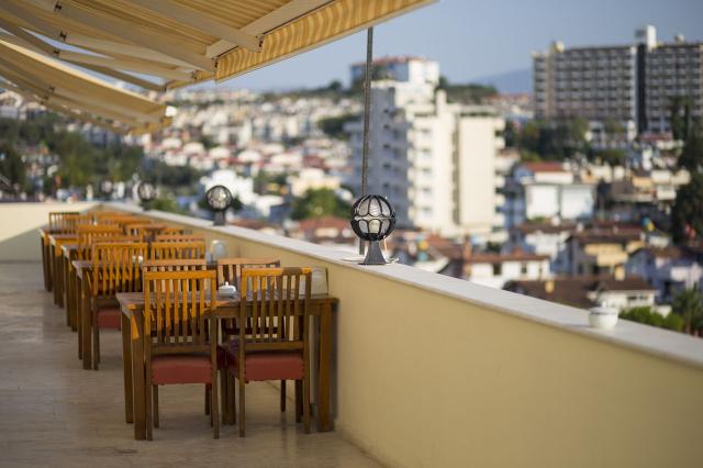 TUNTAS FAMILY SUITES KUSADASI - Restaurace - la terrace