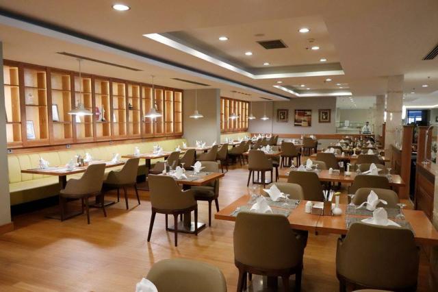 AQUA FANTASY AQUAPARK HOTEL & SPA - Restaurace - OASIS RESTAURA
