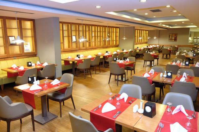 AQUA FANTASY AQUAPARK HOTEL & SPA - Restaurace - OASIS RESTAURA