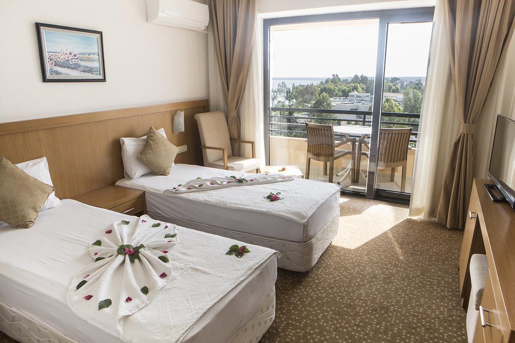 THE HOLIDAY RESORT - Pokoje - STANDARD ROOM LANDVIEW BALCONY