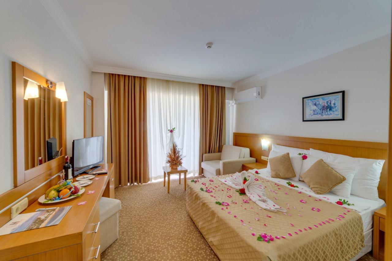THE HOLIDAY RESORT - Pokoje - STANDARD ROOM LANDVIEW BALCONY