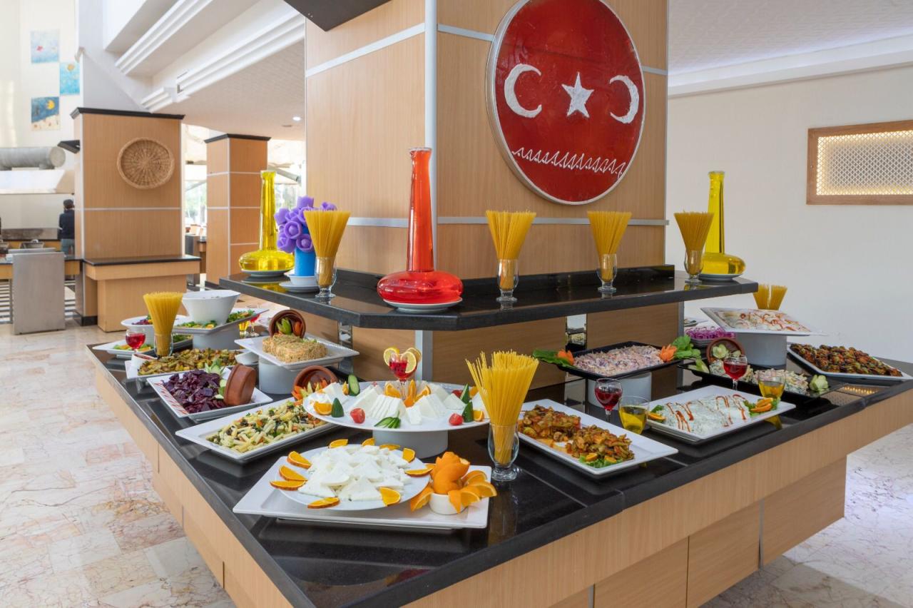 THE HOLIDAY RESORT - Restaurace - Ostatní