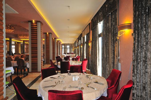GOLDEN ROCK BEACH HOTEL - Restaurace - MAIN RESTAURANT