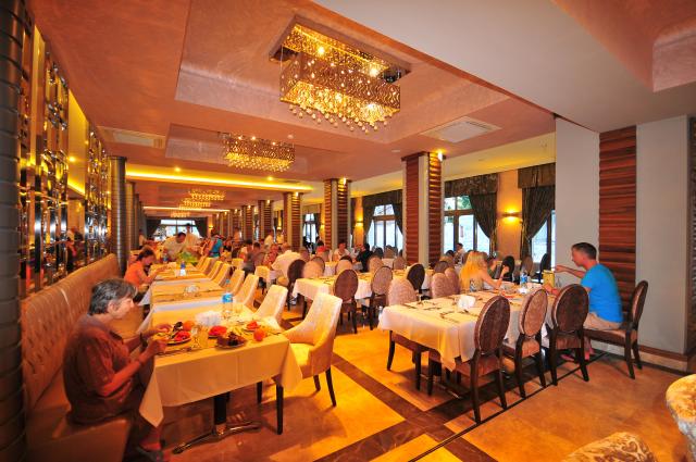 GOLDEN ROCK BEACH HOTEL - Restaurace - MAIN RESTAURANT