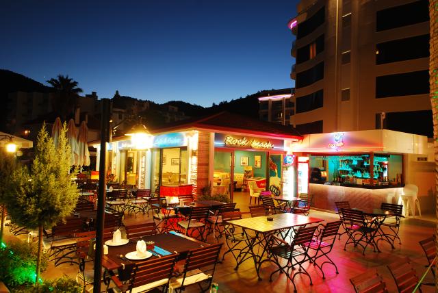 GOLDEN ROCK BEACH HOTEL - Restaurace - ALAKART RESTORAN