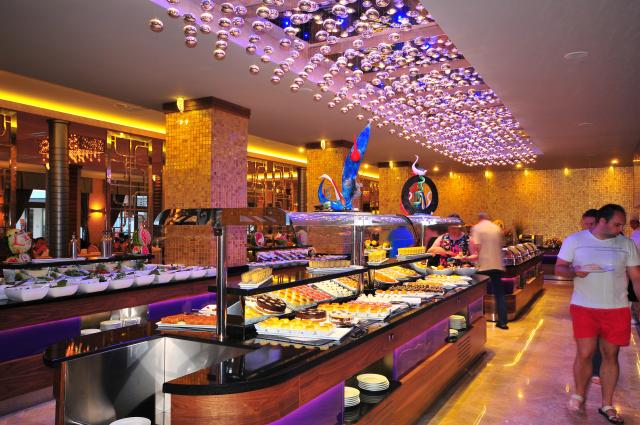 GOLDEN ROCK BEACH HOTEL - Restaurace - MAIN RESTAURANT