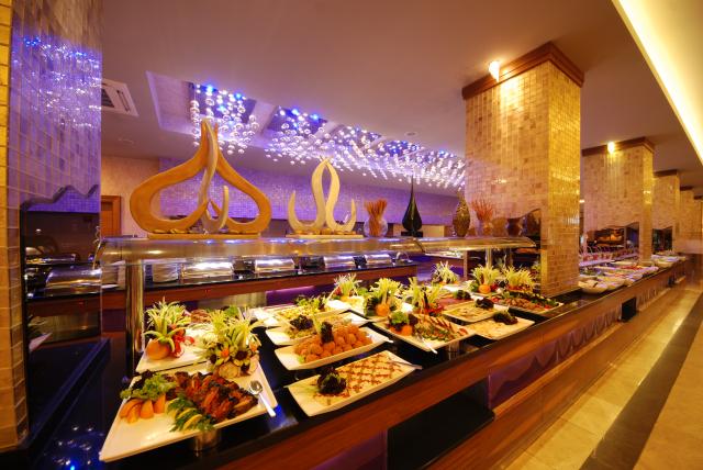 GOLDEN ROCK BEACH HOTEL - Restaurace - MAIN RESTAURANT