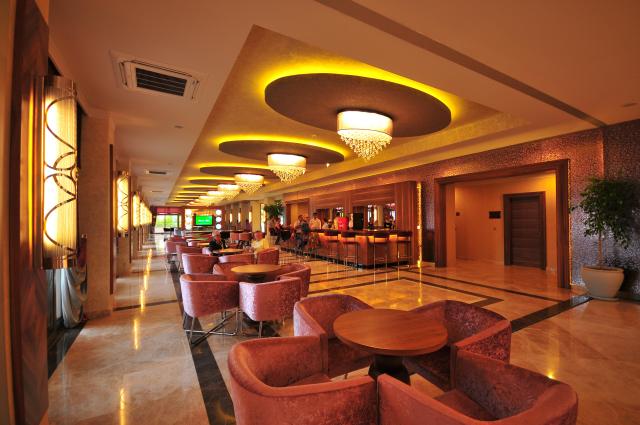 GOLDEN ROCK BEACH HOTEL - Bary - LOBBY BAR