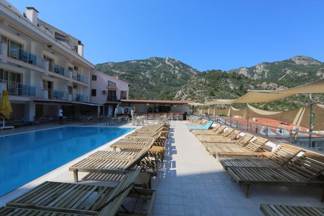 MERIC HOTEL - Bary - Pool Bar