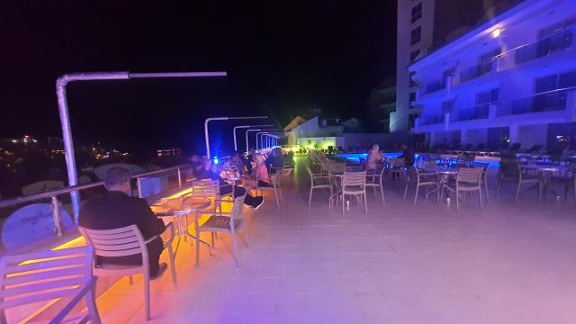MERIC HOTEL - Bary - Pool Bar
