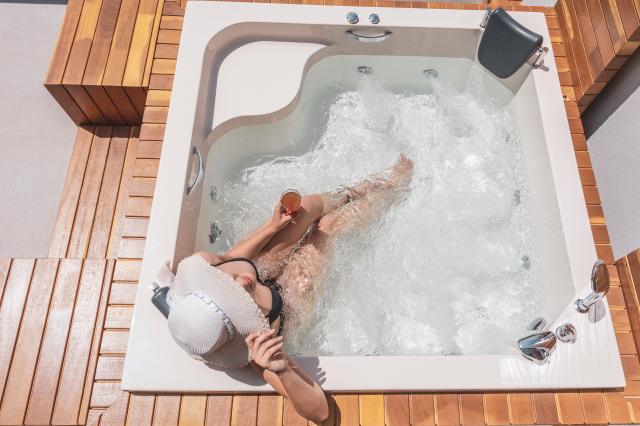 ORKA SUNLIFE RESORT & SPA - Pokoje - LUXURY SUITES WITH JACUZZI