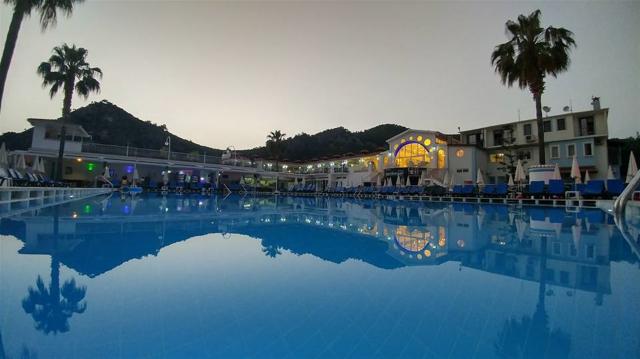 KARBEL HOTEL - Bazény - Venkovní bazén