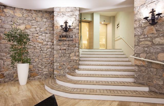 MARTI LA PERLA HOTEL - Restaurace - EBRULI RESTAURANT