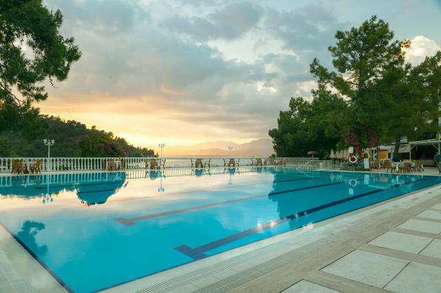 CLUB & HOTEL LETOONIA - Bazény - Venkovní bazén