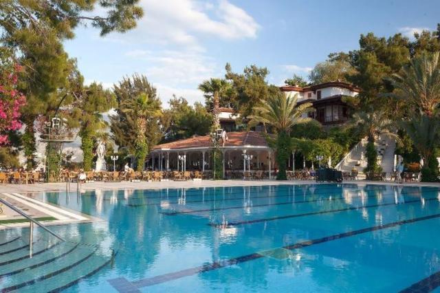 CLUB & HOTEL LETOONIA - Bazény - Venkovní bazén