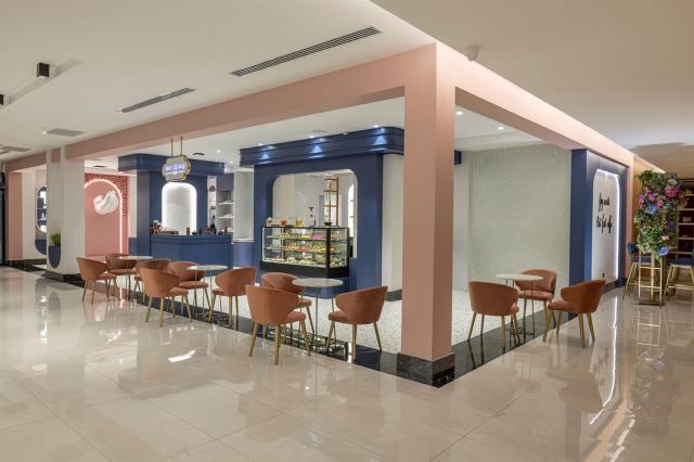 BERRY BLUE HOTEL - Restaurace - MERRY&BERRY CAFE