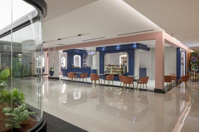 BERRY BLUE HOTEL - Restaurace - MERRY&BERRY CAFE
