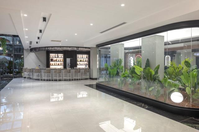 BERRY BLUE HOTEL - Bary - LOBBY BAR