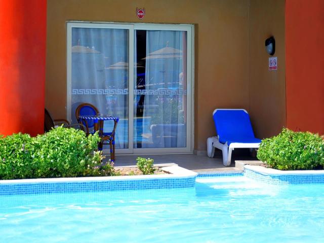 TITANIC BEACH SPA & AQUA PARK - Pokoje - SWIM UP ROOM