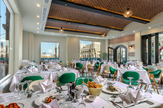 TITANIC ROYAL - Restaurace - Santa Lucia Italian Restaurant