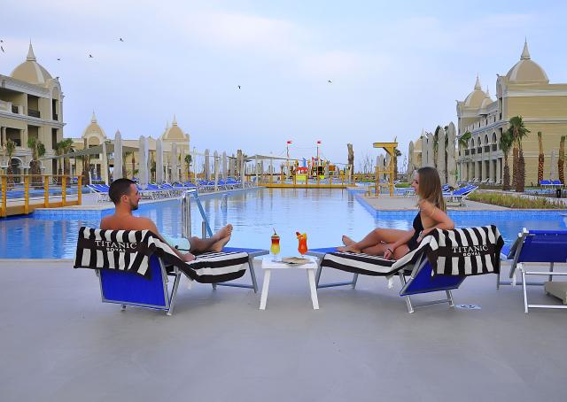 TITANIC ROYAL - Bary - Pool Bar