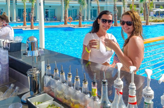 TITANIC ROYAL - Bary - Pool Bar