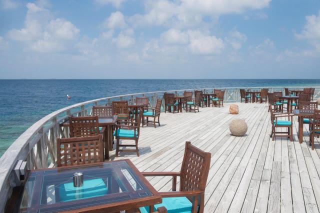 BANDOS MALDIVES - Restaurace - Huvan