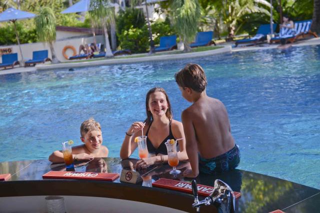 BANDOS MALDIVES - Bary - Pool Bar
