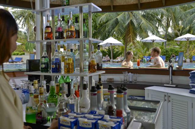BANDOS MALDIVES - Bary - Pool Bar
