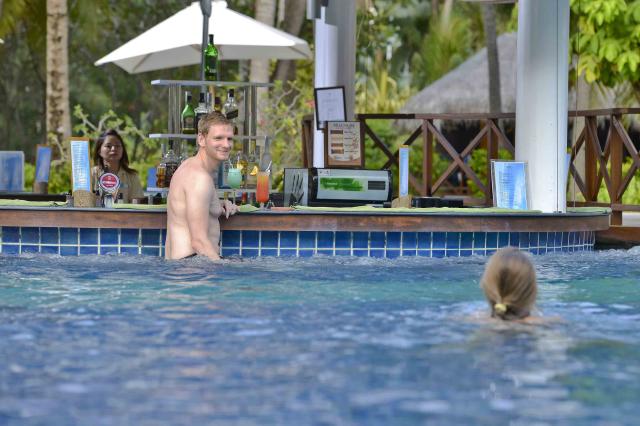 BANDOS MALDIVES - Bary - Pool Bar