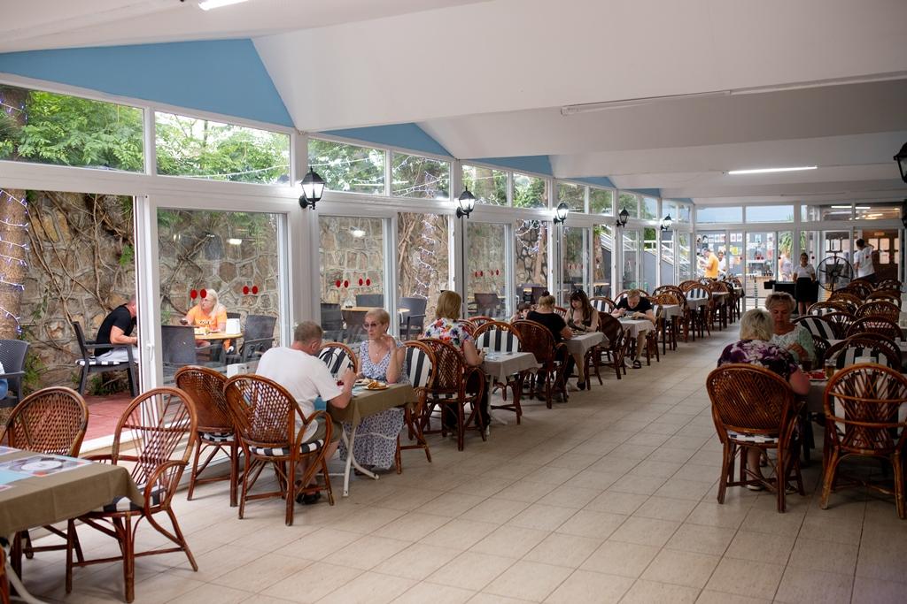 EVA BEACH HOTEL - Restaurace - MAIN RESTAURANT