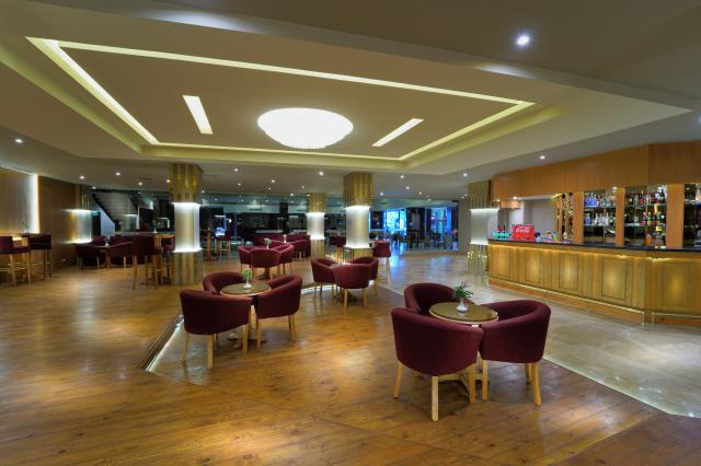 REGINA RESORT & AQUA PARK - Bary - Lobby Bar - Shark Stop